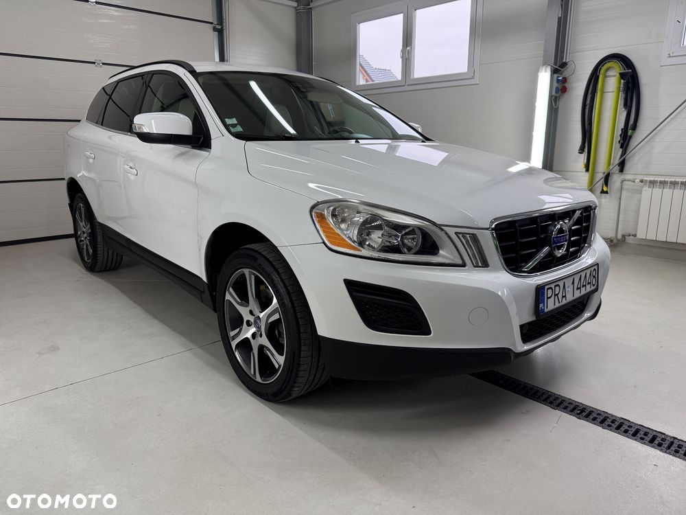 Volvo XC 60 DRIVe R Design - 1