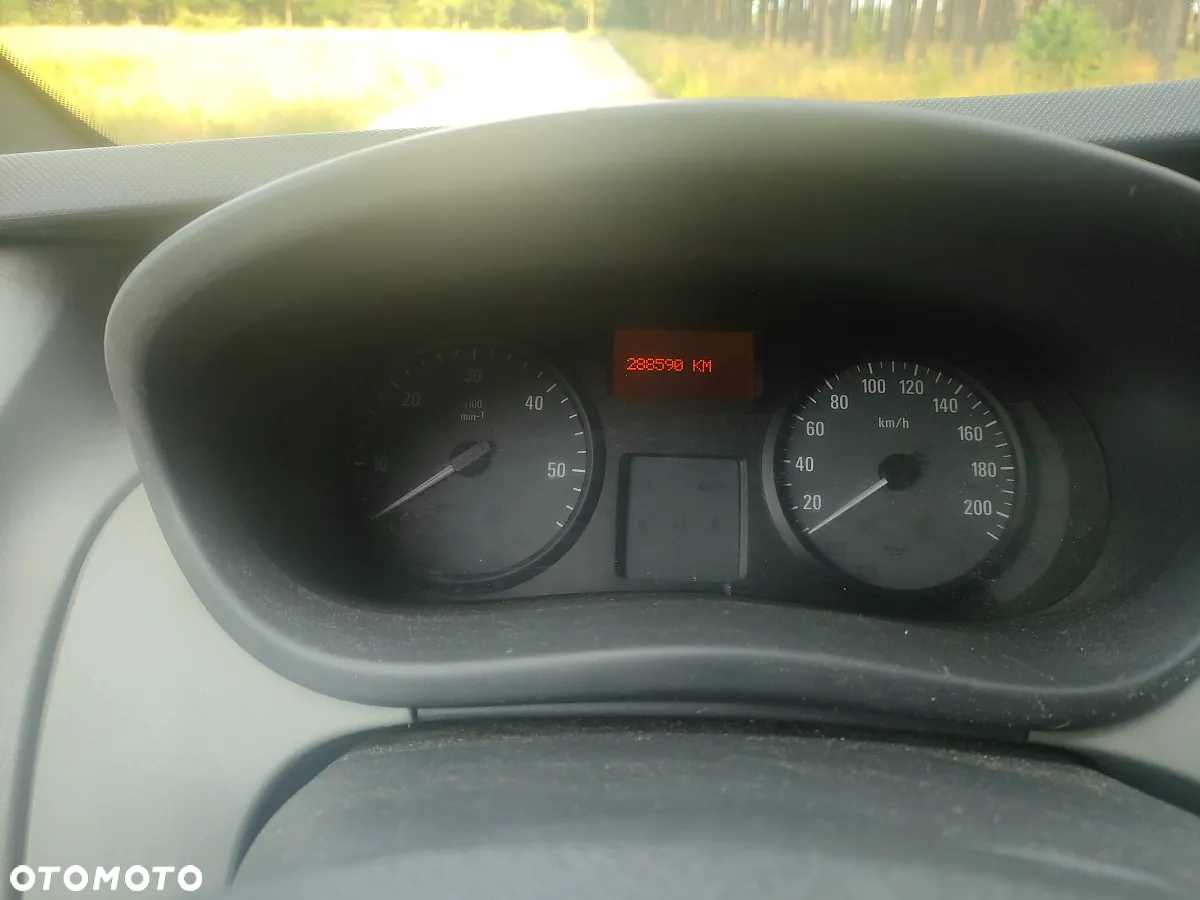 Opel Vivaro - 11