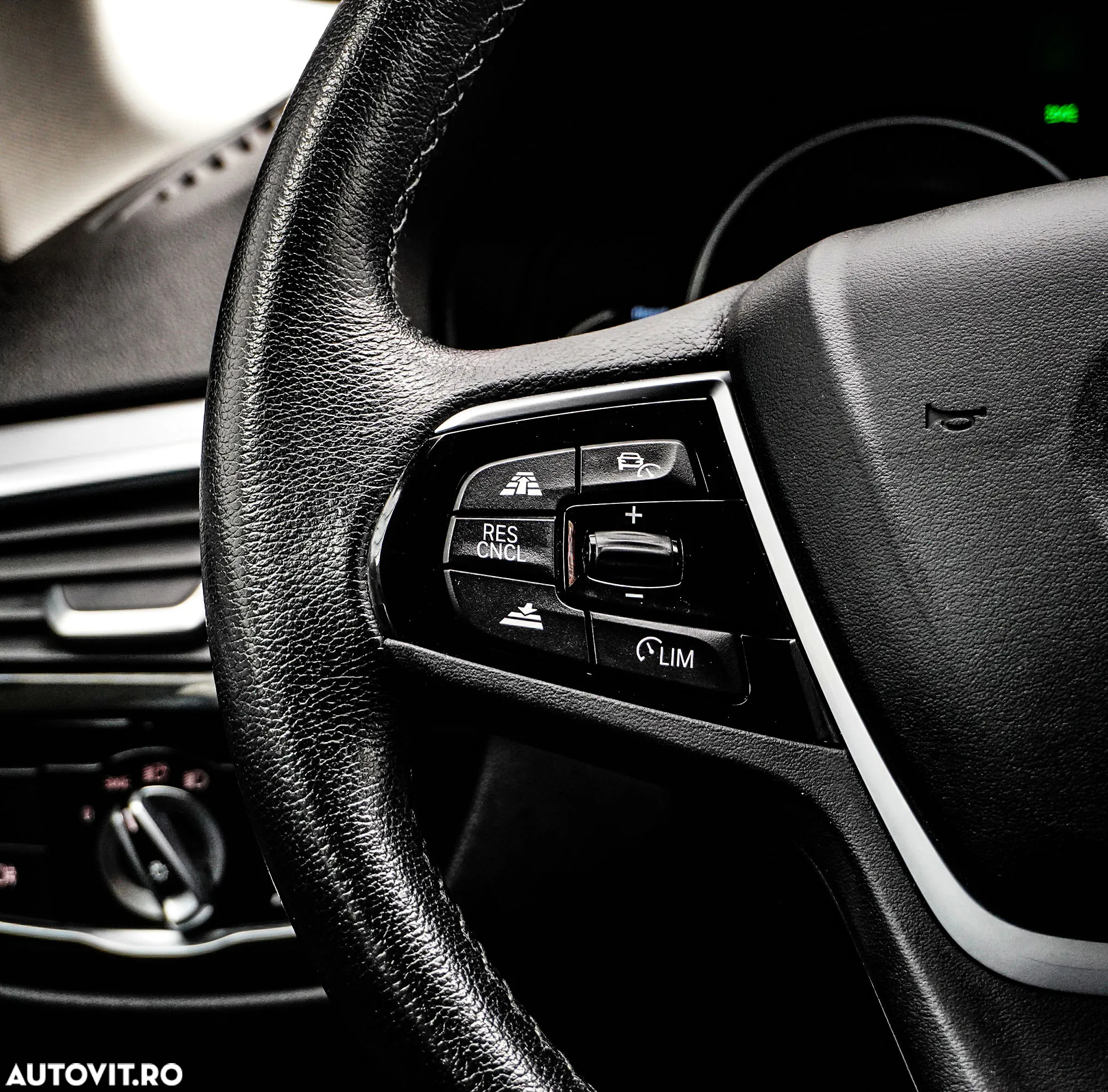 BMW Seria 5 520d AT - 24