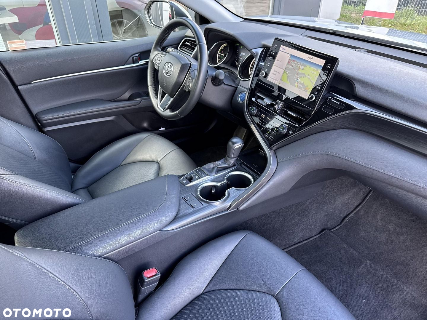 Toyota Camry 2.5 Hybrid Executive CVT - 10