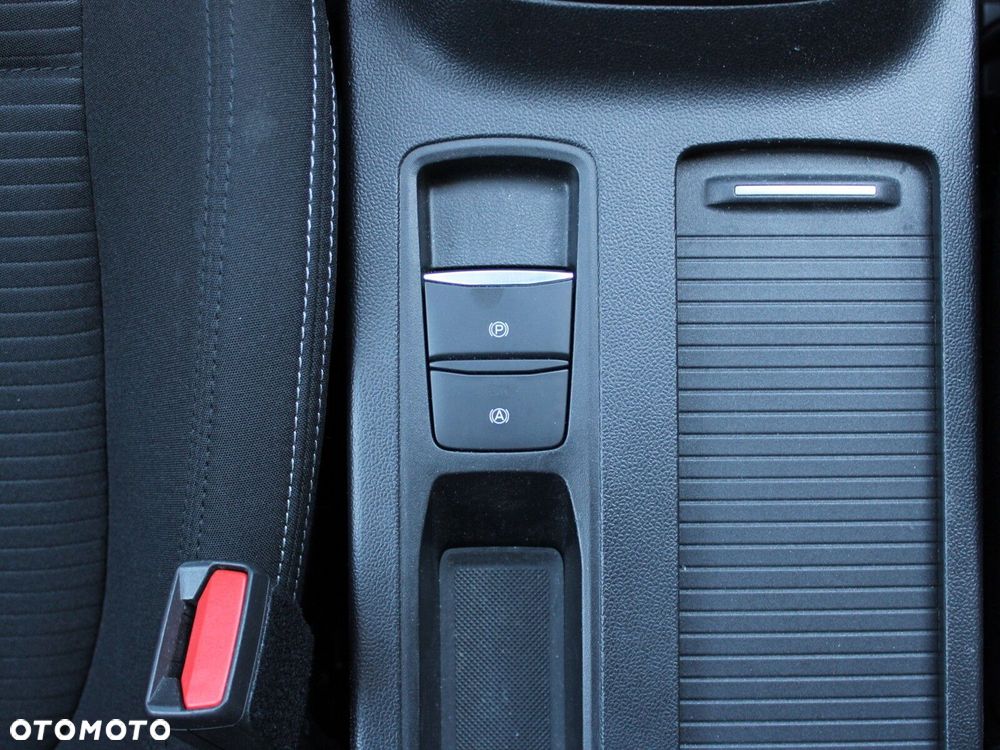 Ford Focus 1.0 EcoBoost Titanium X - 26