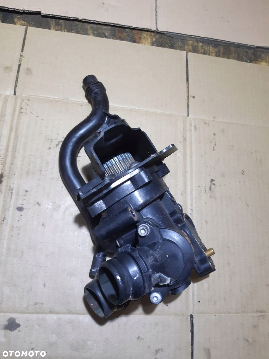 AUDI A5 8T 2.0 TFSI POMPA WODY 06J121026L - 9