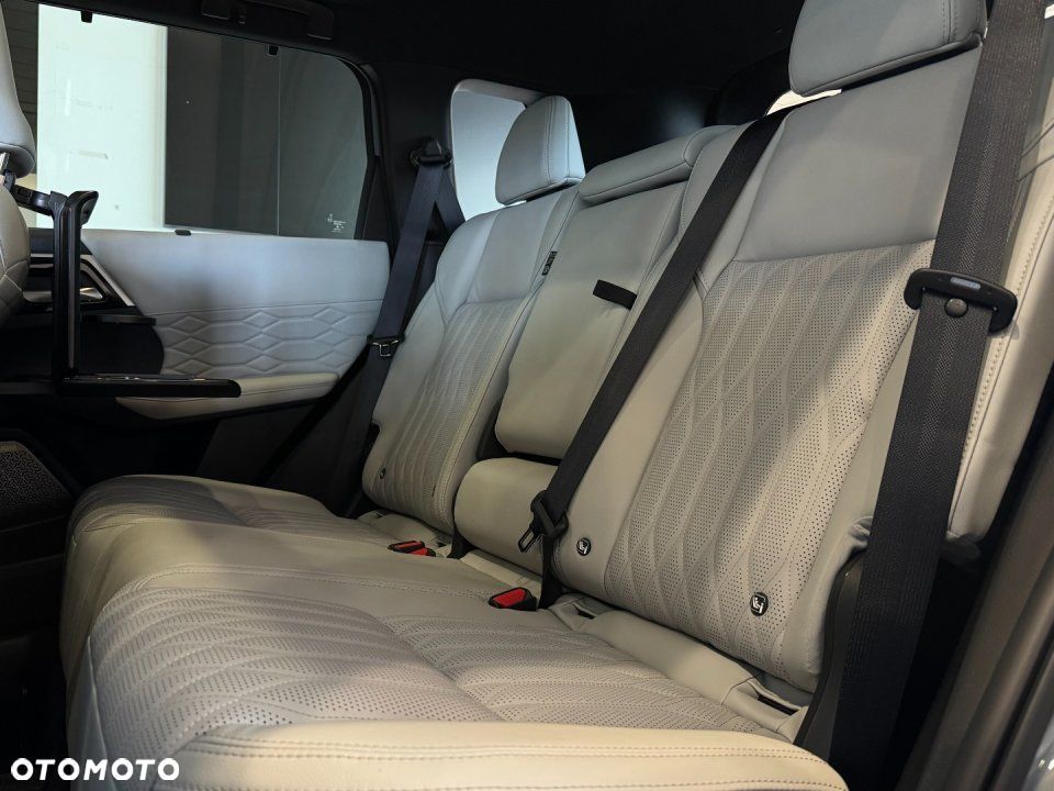 Mitsubishi Outlander - 11