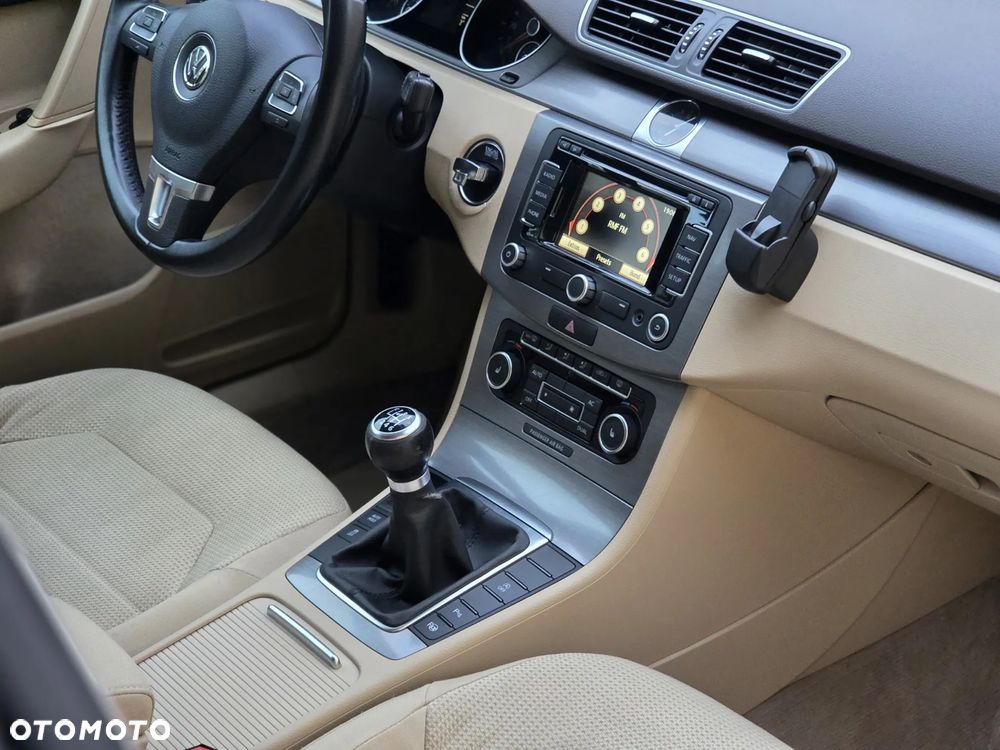 Volkswagen Passat - 18