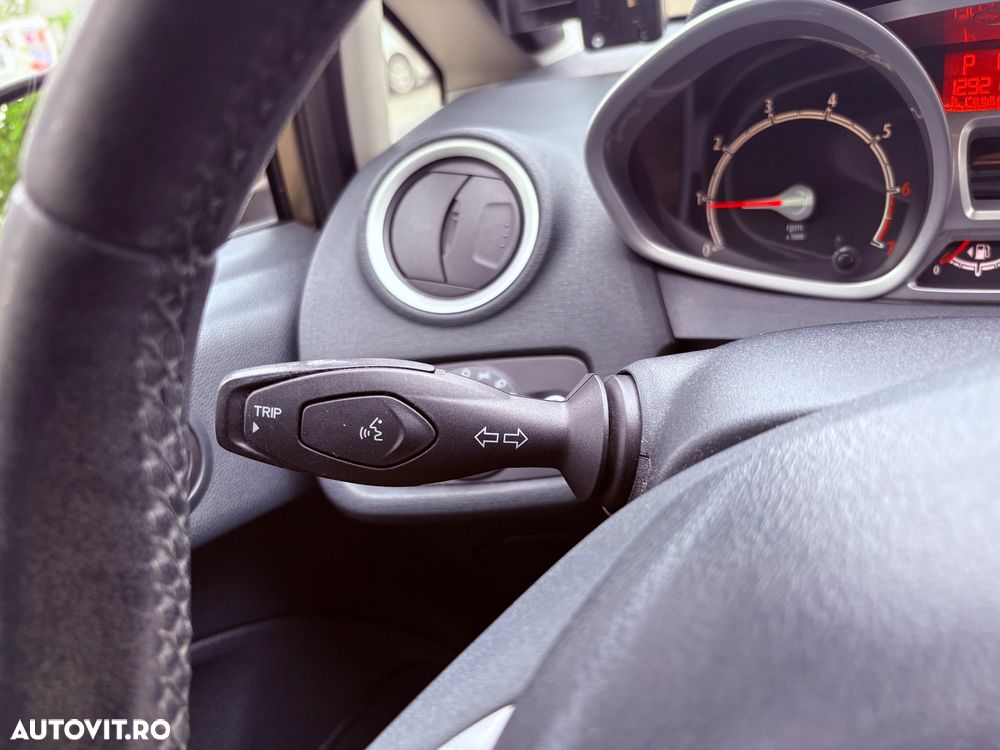 Ford Fiesta 1.4 Autom. Titanium - 20