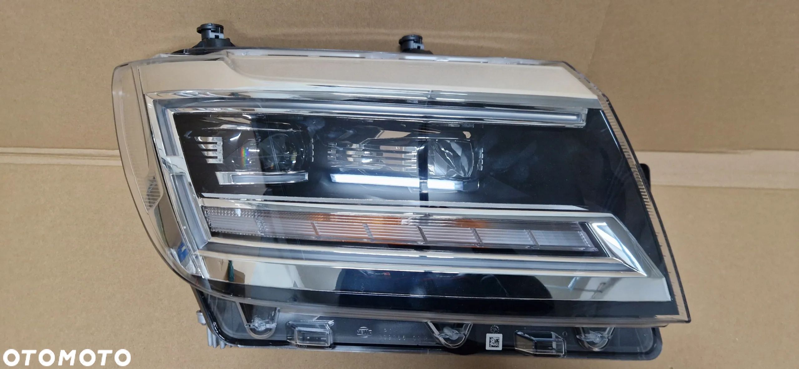 LAMPA PRZÓD PRAWA VW CRAFTER II 7C MAN TGE 7C1941036F 11PIN - 1