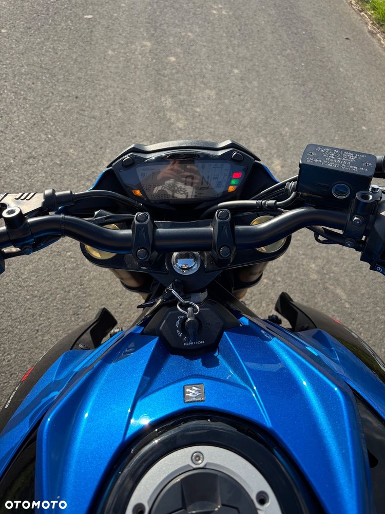 Suzuki GSX - 11