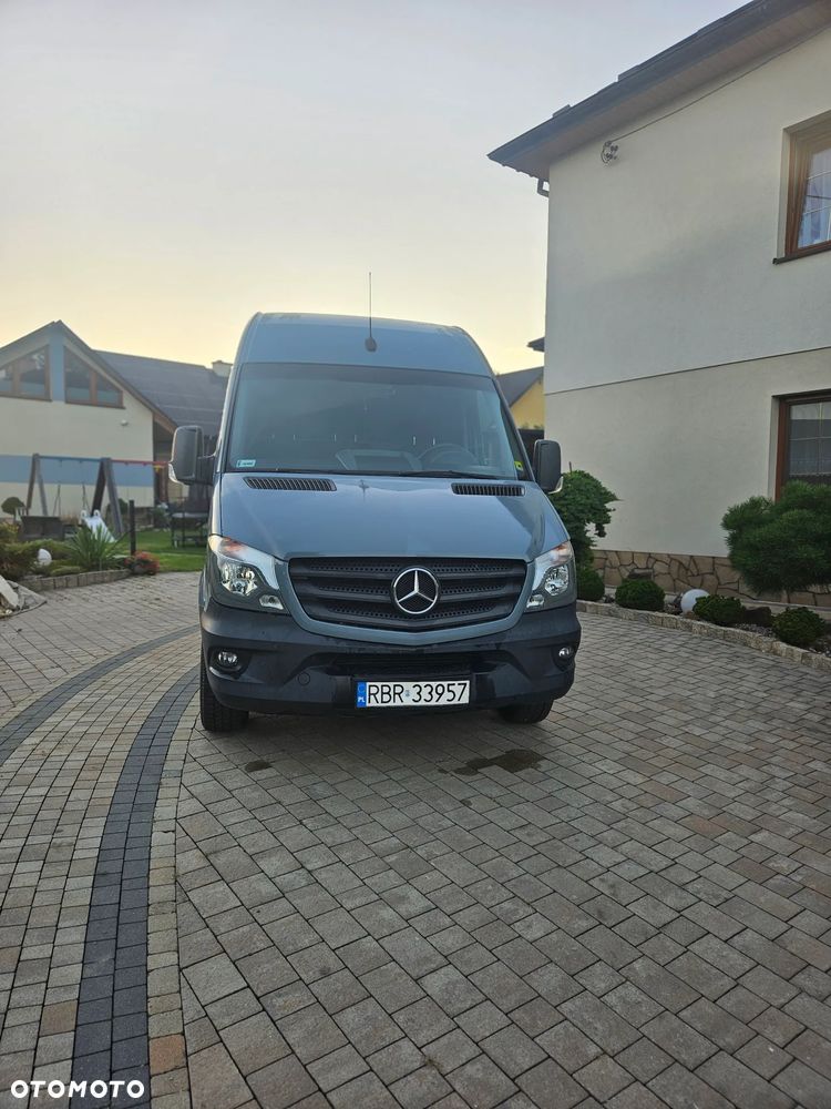 Mercedes-Benz Sprinter - 2