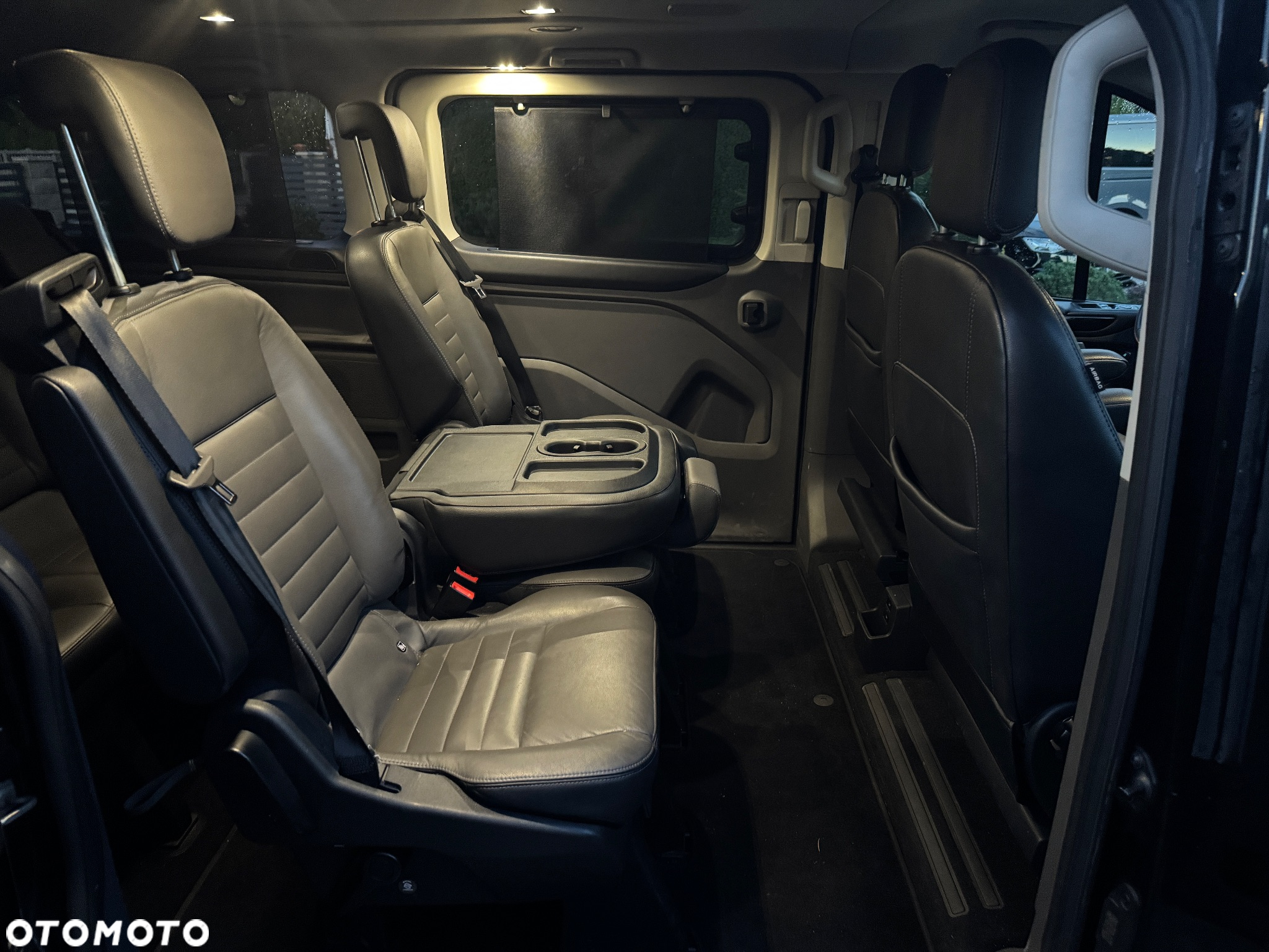 Ford Tourneo Custom 2.0 EcoBlue L2 Titanium - 9