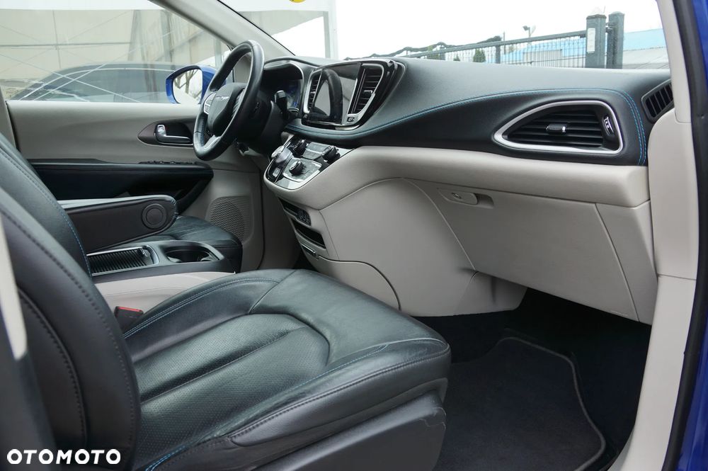 Chrysler Pacifica - 25