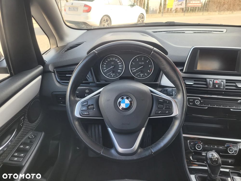 BMW Seria 2 218d - 8