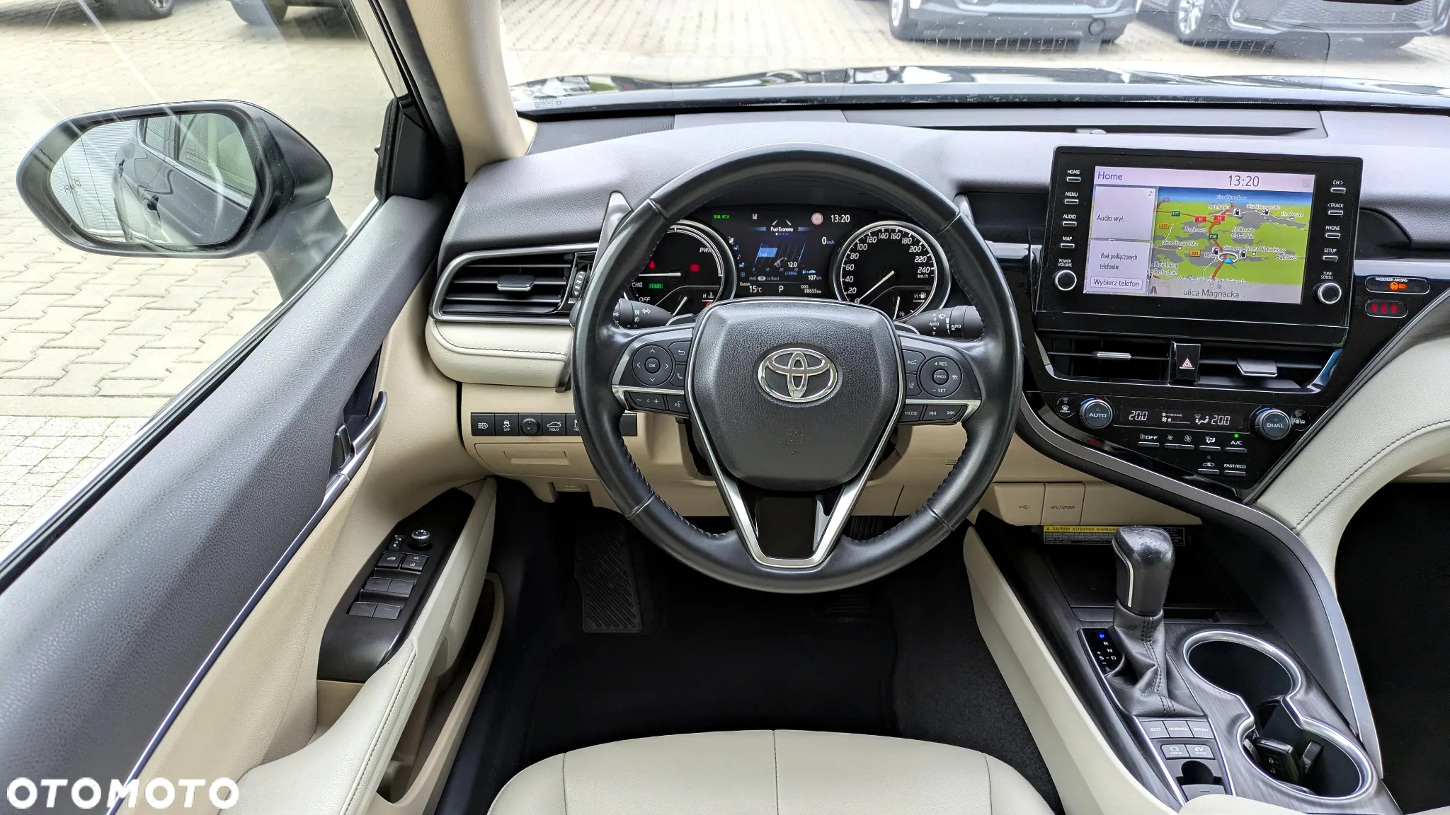 Toyota Camry 2.5 Hybrid Executive CVT - 11