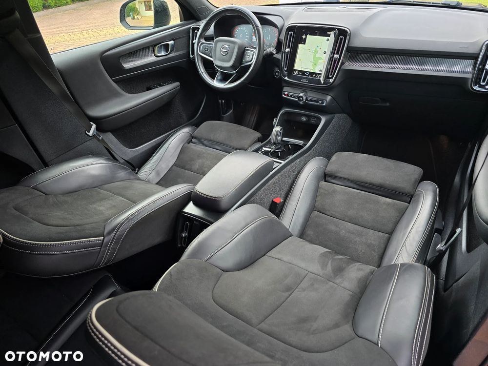 Volvo XC 40 B4 Ultra Black Edition - 17