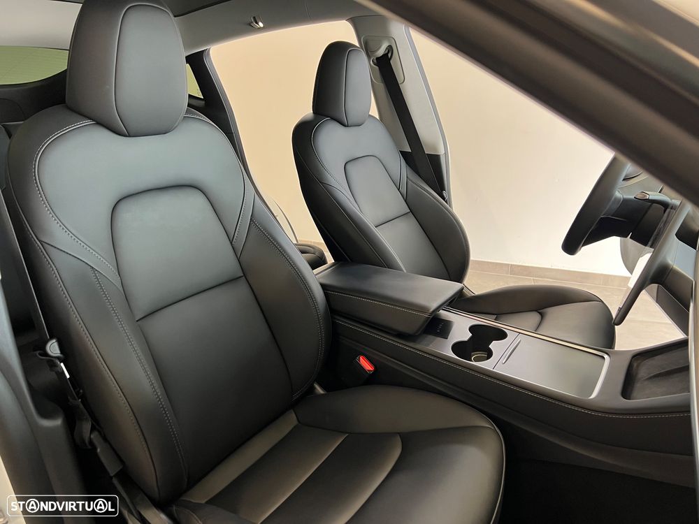 Tesla Model Y Standard RWD - 19