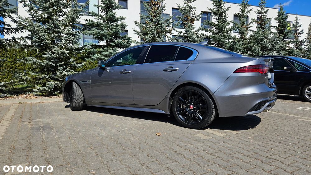 Jaguar XE 2.0 D180 R-Dynamic SE - 4