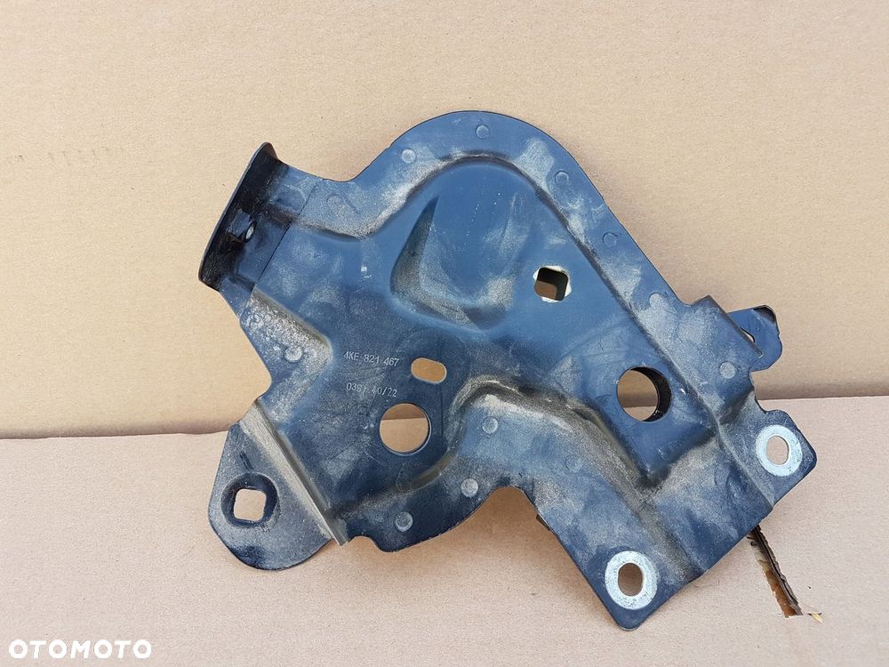 WSPORNIK MOCOWANIE BŁOTNIKA PRZÓD LEWY AUDI E TRON 4KE