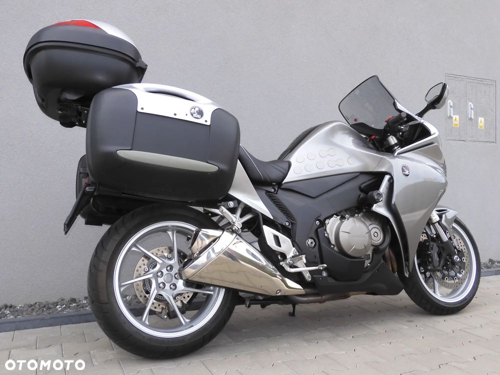Honda VFR - 16