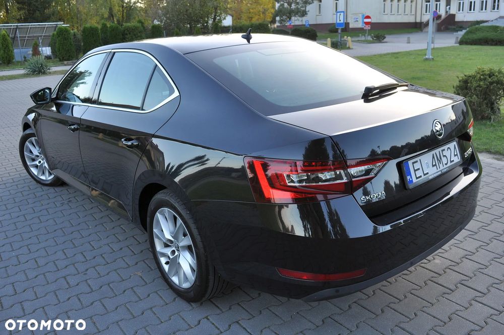 Skoda Superb 2019 photo 2