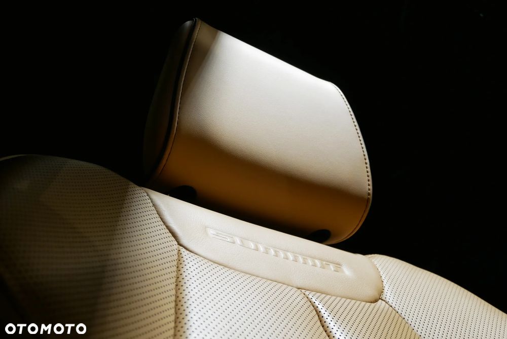 Jeep Grand Cherokee - 25