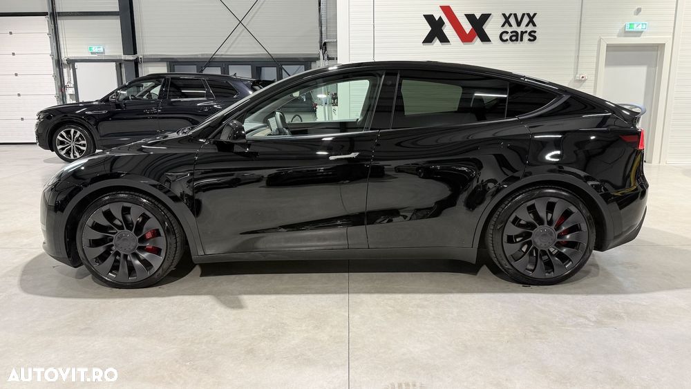 Tesla Model Y - 12