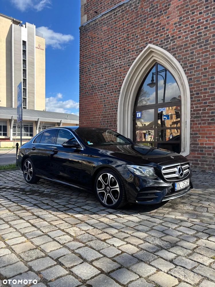 Mercedes-Benz Klasa E 220 d 4-Matic 9G-TRONIC - 35
