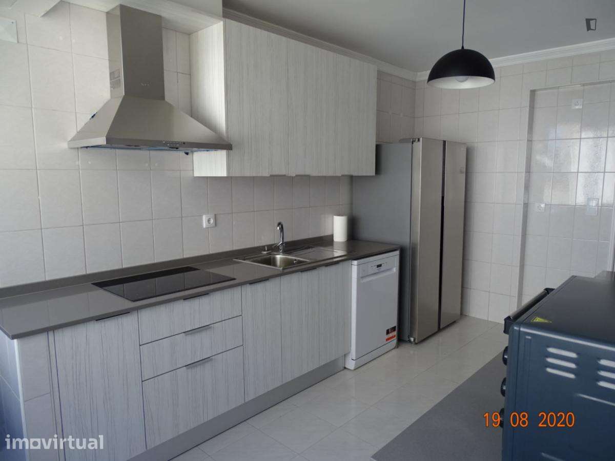 Quarto - localizado em Oeiras Lisbon - Grande imagem: 5/12