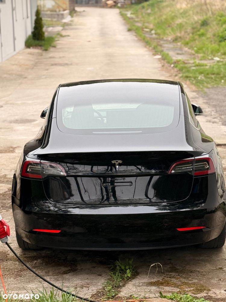 Tesla Model 3 - 4