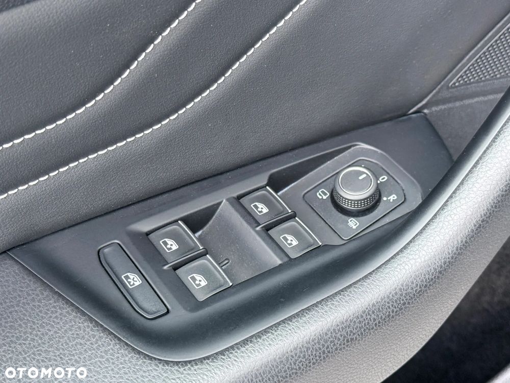 Volkswagen Passat Variant 2.0 TSI Elegance DSG - 29