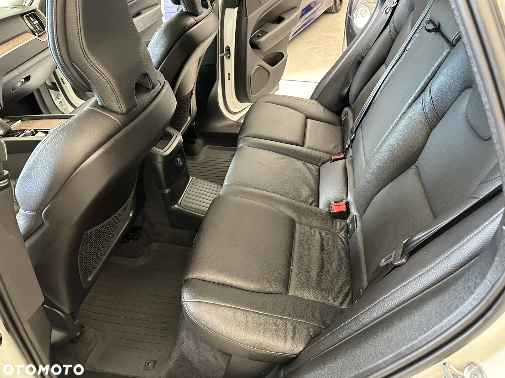 Volvo XC 60 T8 Plug-In Hybrid AWD Inscription - 8