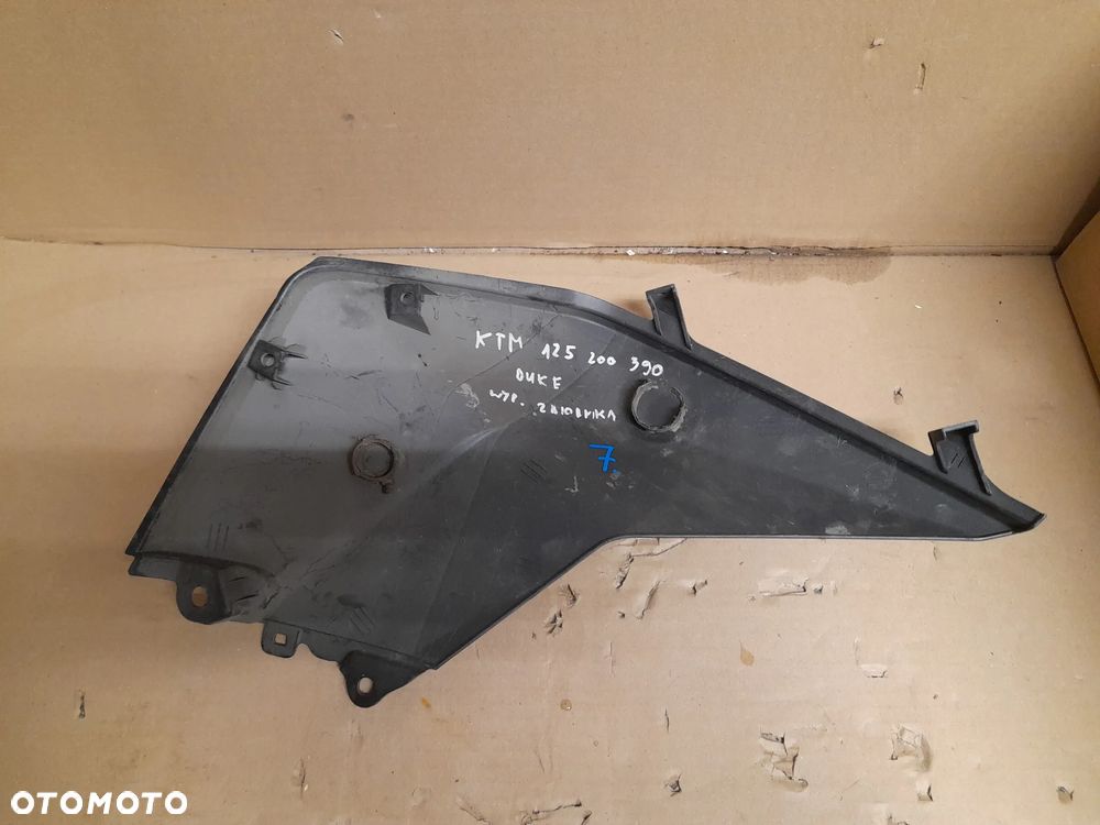 WYPEŁNIENIE PRAWY  BOK OWIEWKA BAK KTM 125 - 390 DUKE - 1