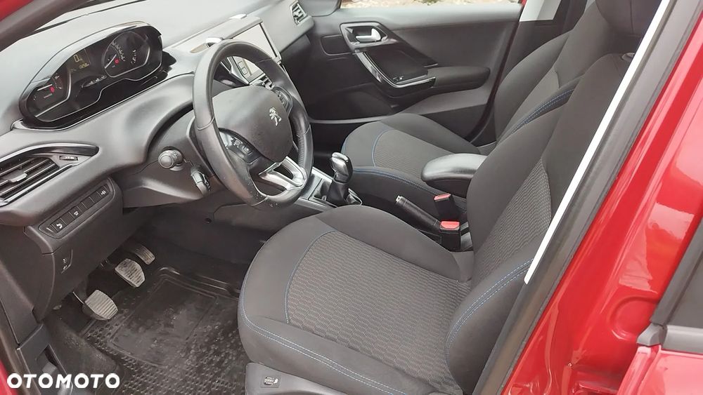Peugeot 208 PureTech 82 Stop & Start Signature - 5