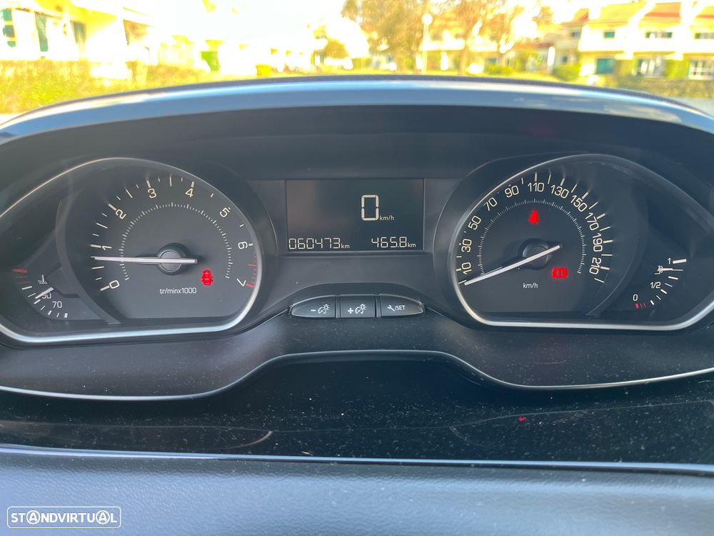 Peugeot 208 1.2 PureTech Signature - 11