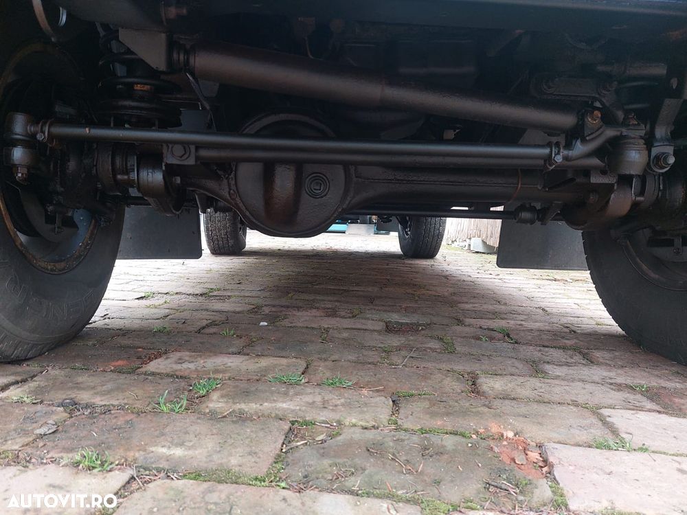 Land Rover Defender 110 2.4I SE - 16