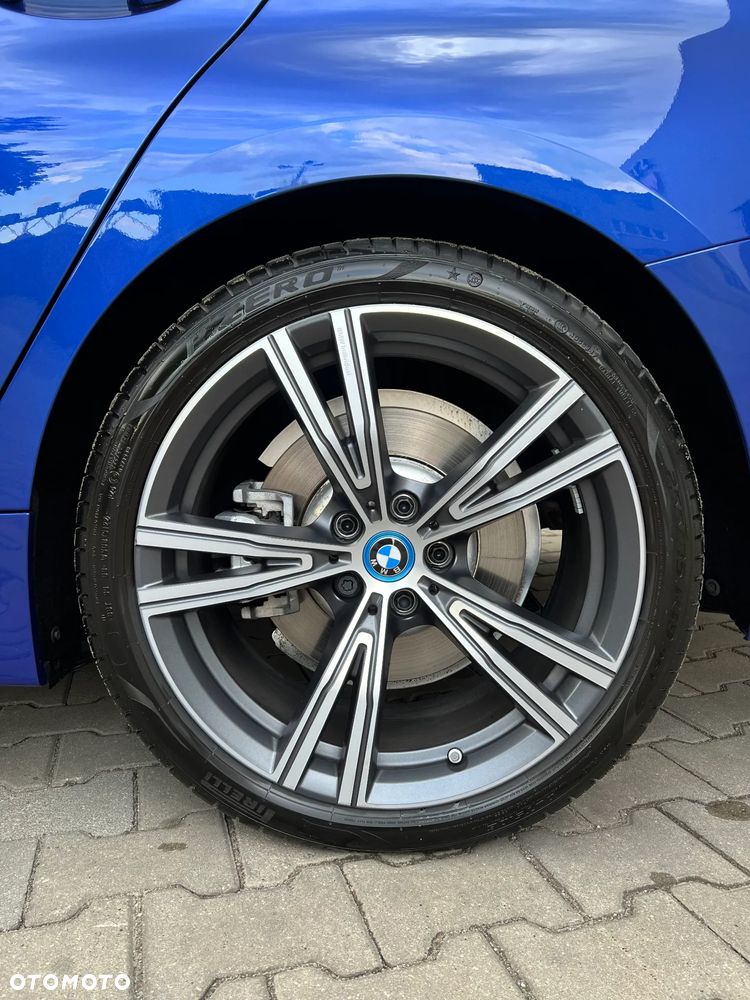 BMW Seria 3 330e M Sport - 17