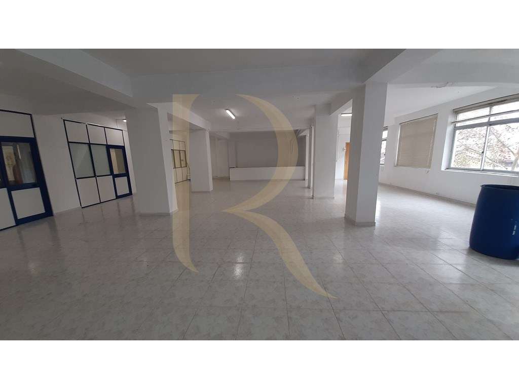 Loja/ armazém em Amora - Cruz de Pau - Seixal - Grande imagem: 2/12