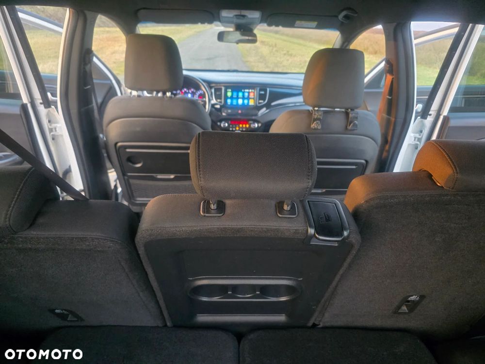 Kia Carens ver-1-7-crdi-xl-7os - 11