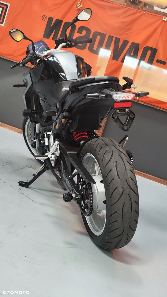 BMW R - 8