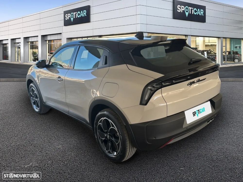 Alfa Romeo Junior 1.2 eDCT6 - 6