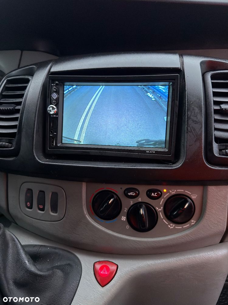 Renault Trafic Passenger Expression - 13