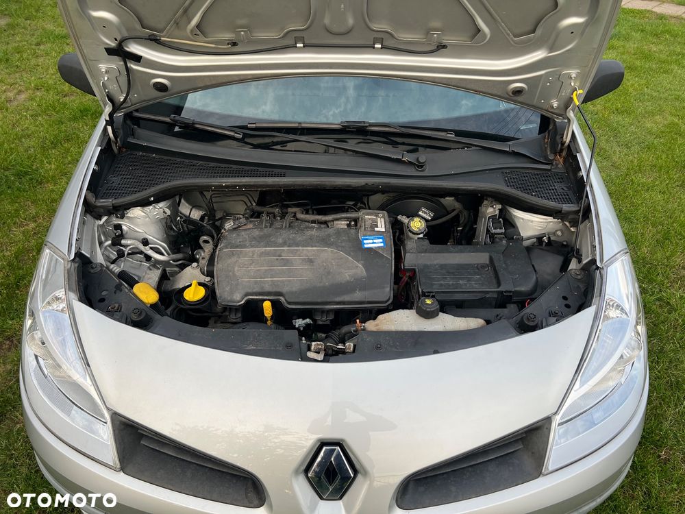 Renault Clio - 10