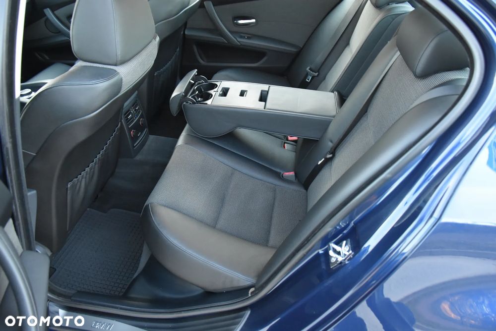 BMW Seria 5 523i Edition Exclusive - 28