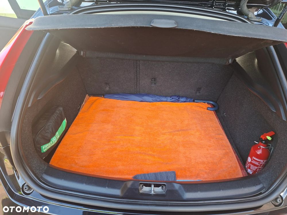 Volvo V40 D2 Drive-E Momentum - 9