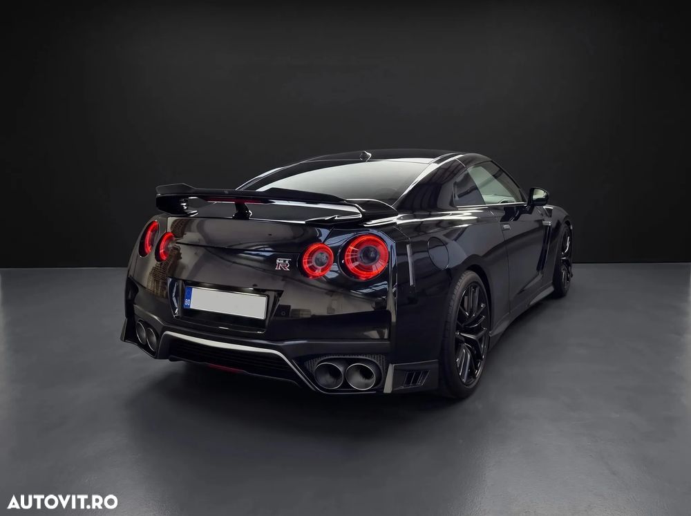 Nissan GT-R - 3