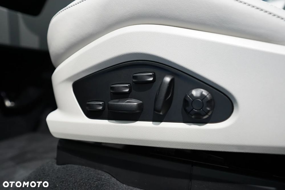 Porsche Macan Turbo 100kWh - 23