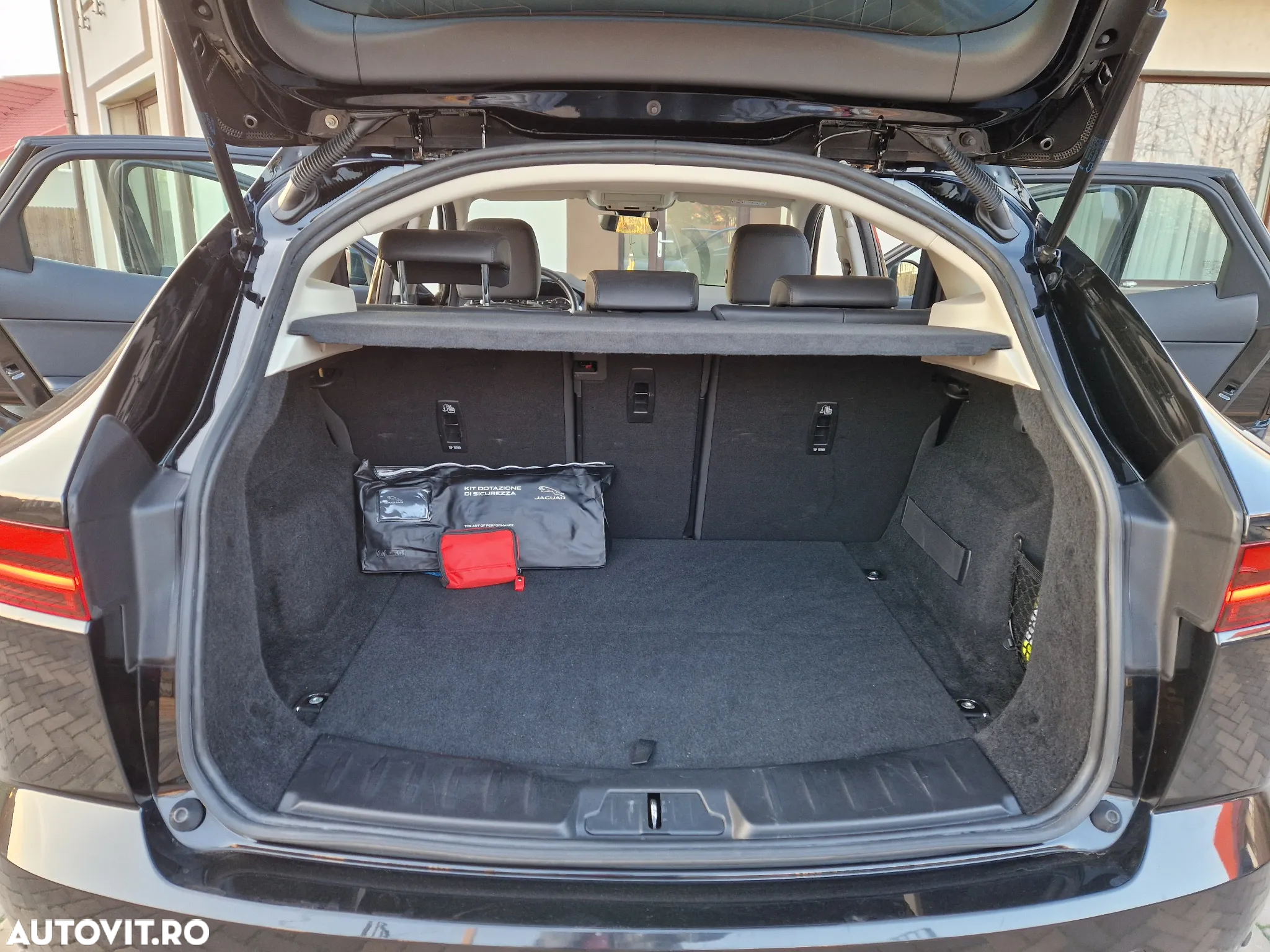 Jaguar E-Pace D165 AWD R-Dynamic HSE - 29