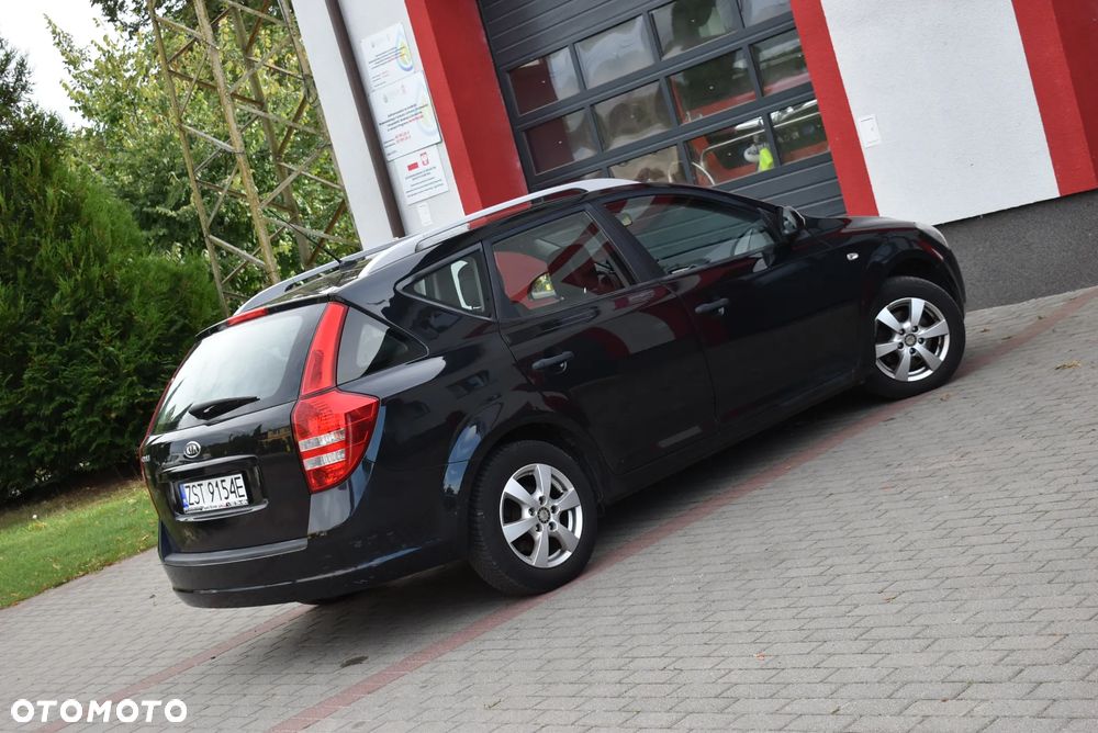 Kia Ceed - 24