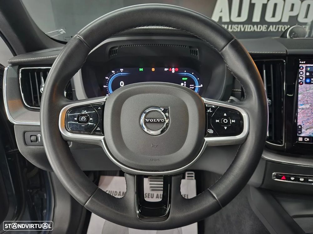 Volvo XC 60 2.0 T8 PHEV R-Design AWD - 16