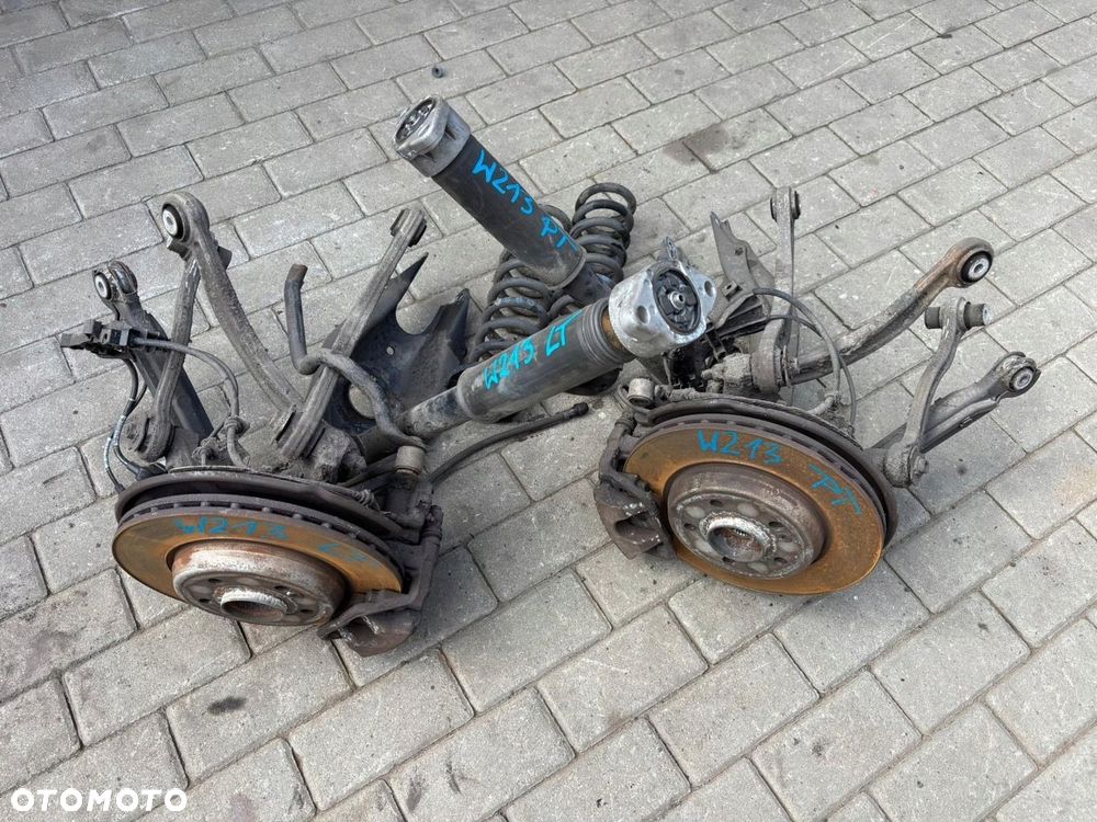 MERCEDES E-KLASA W213 ZWROTNICA TYŁ LEWA PRAWA ZAWIESZENIE 2.0 CDI WAHACZE - 1