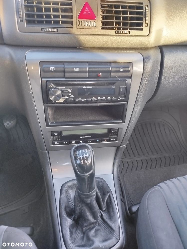 Skoda Octavia 1.8T Tour Classic - 27