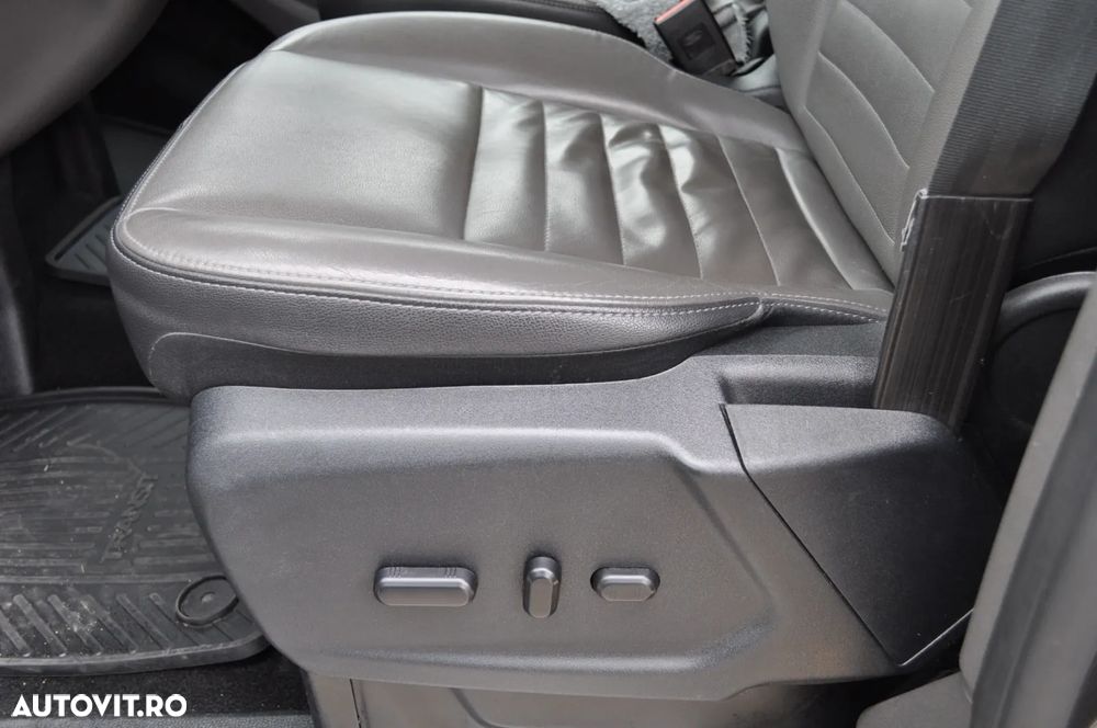 Ford Tourneo Custom Bus 320 2.0 EcoBlue 130 CP L2H1 Titanium Aut. - 16